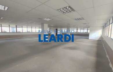 Imagem: O depósito possui 4 Vagas na garagem, 266m² de Área e está