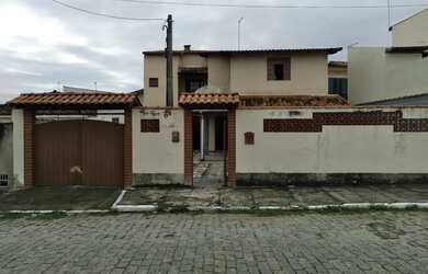 Imagem: A casa possui 5 Dormitórios, 3 Banheiros, 3 Vagas na garagem