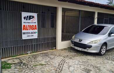 Imagem: A casa possui 4 Dormitórios, 5 Banheiros, 3 Vagas na garagem