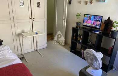 Imagem 10: Excelente apartamento em estado original de 3 quartos, dependência completa...