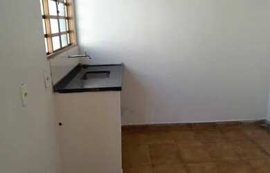 Imagem: A casa possui 1 Dormitório, 1 Banheiro e está localizado