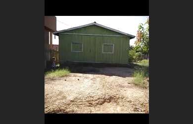 Imagem: A casa possui 2 Dormitórios e 1 Banheiro e está localizado