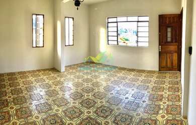 Imagem: A casa possui 2 Dormitórios, 1 Banheiro, 1 Vaga na garagem