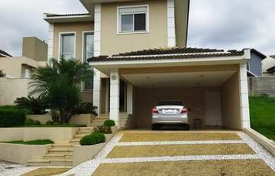 Imagem: A casa em condomínio possui 3 Dormitórios, 3 Banheiros, 4