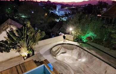 Imagem: A casa possui 5 Dormitórios, 2 Banheiros, 5 Vagas na garagem