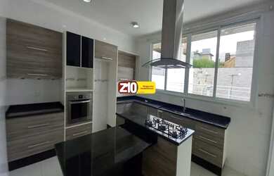 Imagem: A casa em condomínio possui 4 Dormitórios, 3 Banheiros, 4