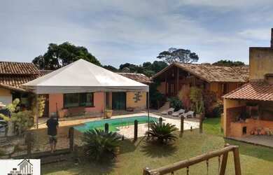 Imagem: A casa possui 3 Dormitórios, 1 Banheiro, 1 Vaga na garagem