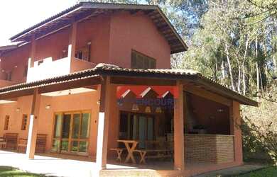 Imagem: A casa em condomínio possui 4 Dormitórios, 4 Banheiros, 5