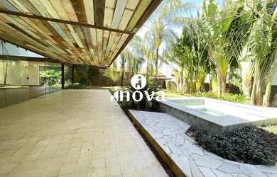 Imagem: A casa em condomínio possui 4 Dormitórios, 5 Banheiros, 4