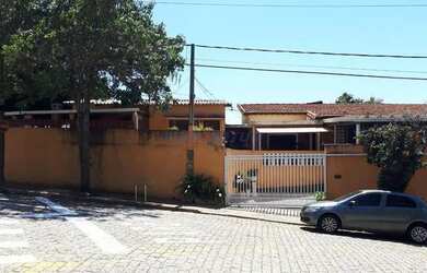 Imagem: A casa possui 2 Dormitórios, 1 Banheiro, 3 Vagas na garagem