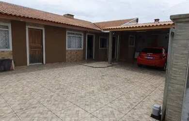 Imagem: A casa possui 2 Dormitórios, 1 Banheiro, 2 Vagas na garagem