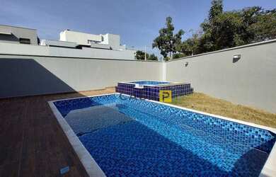 Imagem: A casa em condomínio possui 3 Dormitórios, 2 Banheiros, 4