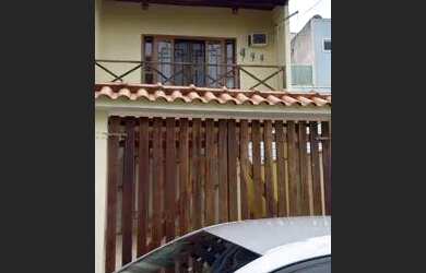 Imagem: A casa possui 3 Dormitórios, 2 Banheiros, 1 Vaga na garagem