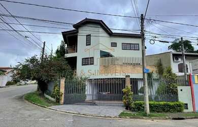 Imagem: A casa possui 3 Dormitórios, 4 Banheiros, 235m² de Área e