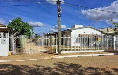Imagem: A casa em condomínio possui 3 Dormitórios, 3 Banheiros, 2
