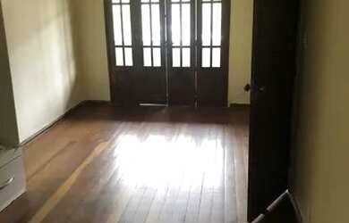 Imagem: A casa possui 2 Dormitórios, 2 Banheiros e 250m² de Área