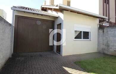 Imagem: A casa possui 2 Dormitórios, 1 Banheiro, 1 Vaga na garagem