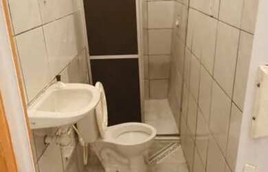 Imagem: A casa possui 2 Dormitórios, 1 Banheiro e está localizado