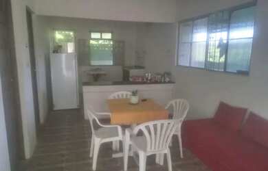 Imagem: A casa possui 2 Dormitórios, 2 Banheiros, 1 Vaga na garagem