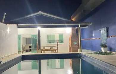 Imagem: A casa possui 3 Dormitórios, 2 Banheiros, 3 Vagas na garagem