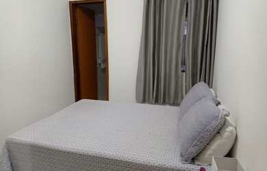 Imagem: A casa possui 1 Dormitório, 1 Banheiro, 2 Vagas na garagem