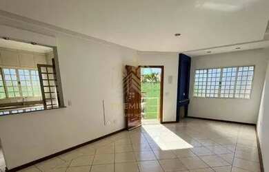 Imagem: A casa possui 2 Dormitórios, 2 Banheiros, 2 Vagas na garagem