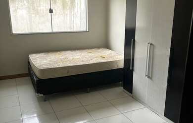 Imagem: A casa possui 2 Dormitórios, 2 Banheiros, 2 Vagas na garagem