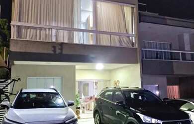 Imagem: A casa possui 4 Dormitórios, 4 Banheiros, 2 Vagas na garagem