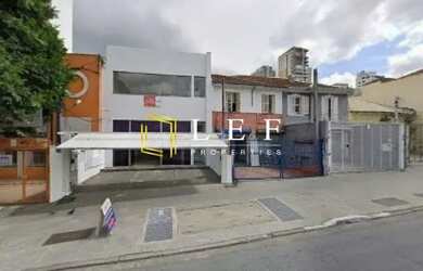 Imagem: O depósito possui 2 Vagas na garagem e 220m² de Área e está