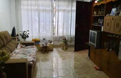 Imagem: A casa possui 3 Dormitórios, 2 Banheiros, 2 Vagas na garagem