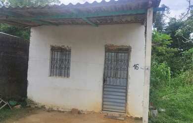 Imagem: A casa possui 1 Dormitório, 1 Banheiro, 1 Vaga na garagem