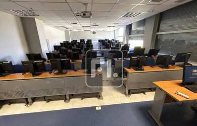 Imagem: O depósito possui 883m² de Área e está localizado em Centro