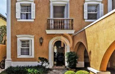 Imagem: A casa possui 3 Dormitórios, 5 Banheiros, 2 Vagas na garagem