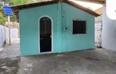 Imagem: A casa possui 2 Dormitórios, 1 Banheiro e 2 Vagas na garagem