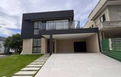 Imagem: A casa em condomínio possui 4 Dormitórios, 1 Banheiro, 2 Vagas