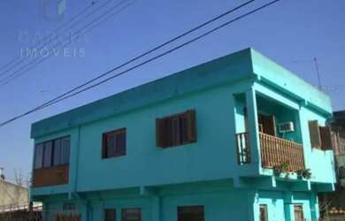 Imagem: A casa possui 3 Dormitórios, 2 Banheiros, 1 Vaga na garagem