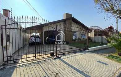 Imagem: A casa possui 3 Dormitórios, 1 Banheiro, 5 Vagas na garagem