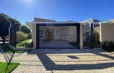 Imagem: A casa possui 3 Dormitórios, 2 Banheiros, 3 Vagas na garagem