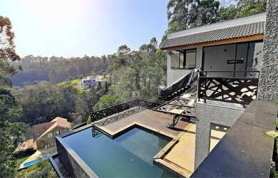 Imagem: A casa em condomínio possui 4 Dormitórios, 5 Banheiros, 3