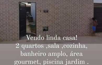 Imagem: A casa possui 2 Dormitórios, 1 Banheiro e 2 Vagas na garagem