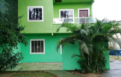 Imagem: A casa possui 2 Dormitórios, 1 Banheiro, 4 Vagas na garagem