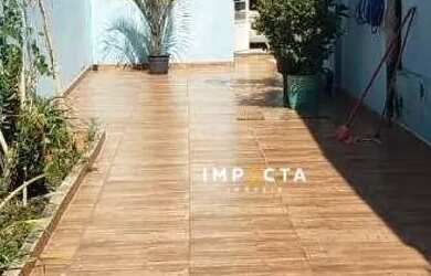 Imagem: A casa possui 3 Dormitórios, 1 Banheiro, 3 Vagas na garagem