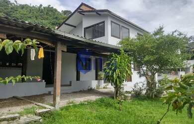Imagem: A casa possui 2 Dormitórios, 3 Banheiros, 1 Vaga na garagem