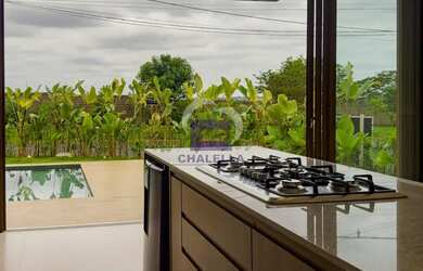 Imagem: A casa em condomínio possui 4 Dormitórios, 5 Banheiros, 4