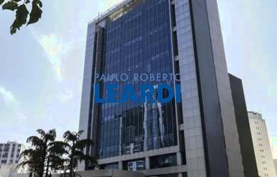 Imagem: O depósito possui 5 Vagas na garagem, 530m² de Área e está