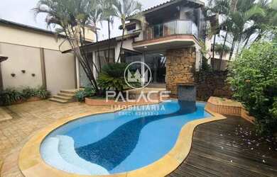 Imagem: A casa possui 2 Dormitórios, 3 Banheiros, 2 Vagas na garagem