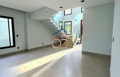 Imagem: A casa em condomínio possui 4 Dormitórios, 5 Banheiros, 3