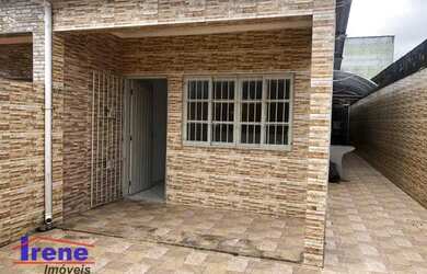 Imagem: A casa possui 2 Dormitórios, 1 Banheiro, 2 Vagas na garagem