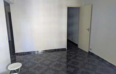 Imagem: O apartamento possui 1 Dormitório, 1 Banheiro, 1 Vaga na garagem