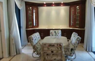 Imagem: O apartamento possui 5 Dormitórios, 5 Banheiros, 4 Vagas na